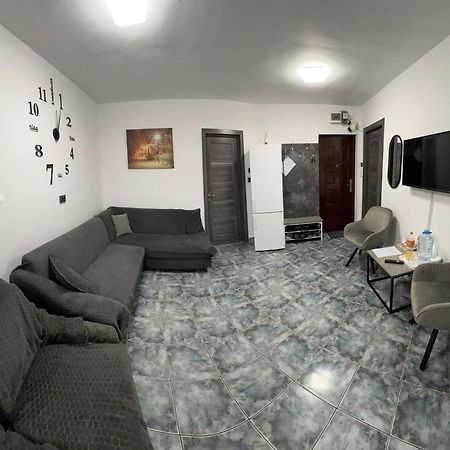 Ene Apartment Орадя Екстер'єр фото